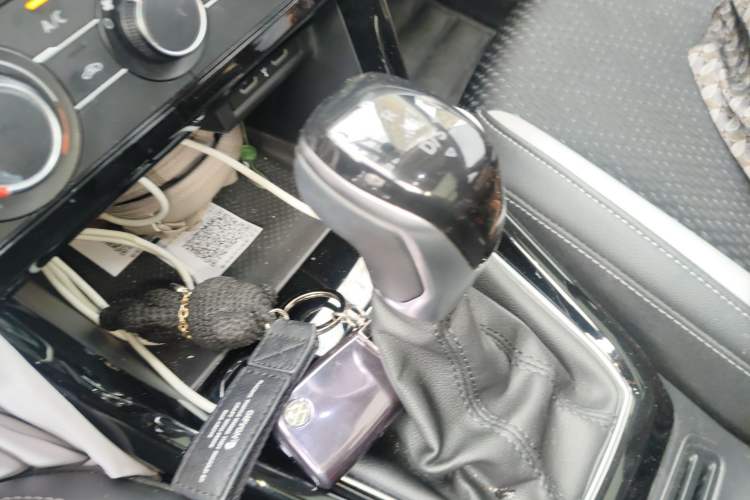 Used Volkswagen Tacqua 2020 1.5L Automatic Yue Gear Lever