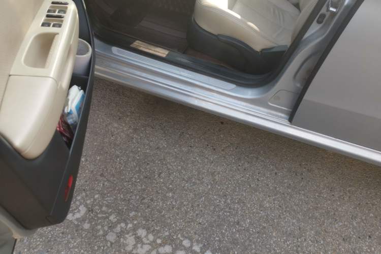 Used Volkswagen Lavida 2011 1.6L Automatic Premium Edition Driver Seat