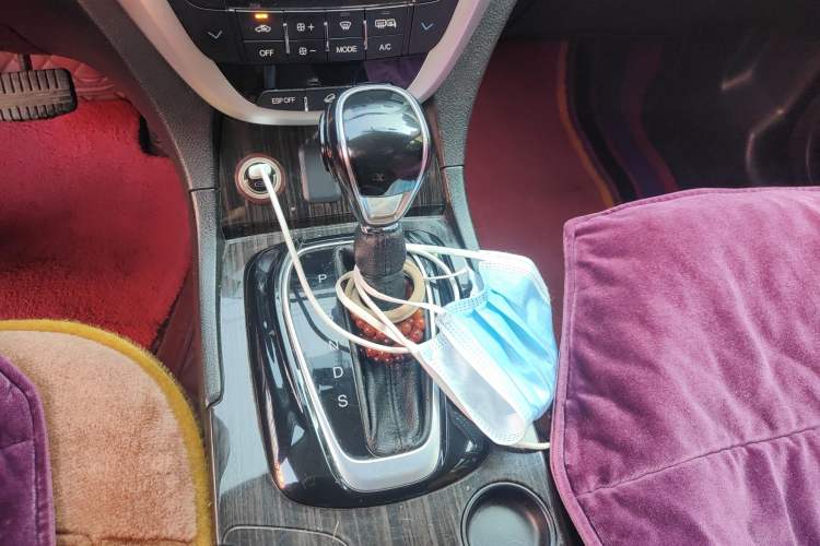 Used GAC Trumpchi GS5 Super 2015 1.8T Automatic Two-Wheel Drive Elite Edition Gear Lever