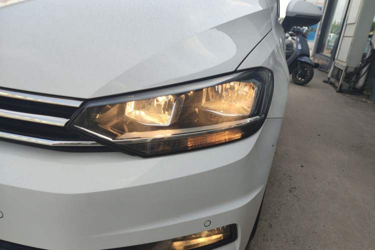 Used Volkswagen Touran 2018 Volkswagen Touran L 280TSI DSG Comfort Edition 7 Seats China VI Standard
