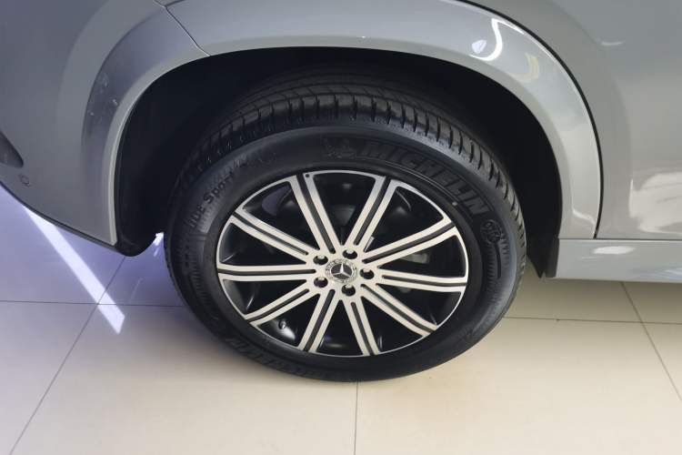 Used Mercedes-Benz GLE 2024 Refreshed GLE 350 4MATIC Stylish Edition Right Rear Wheel Hub