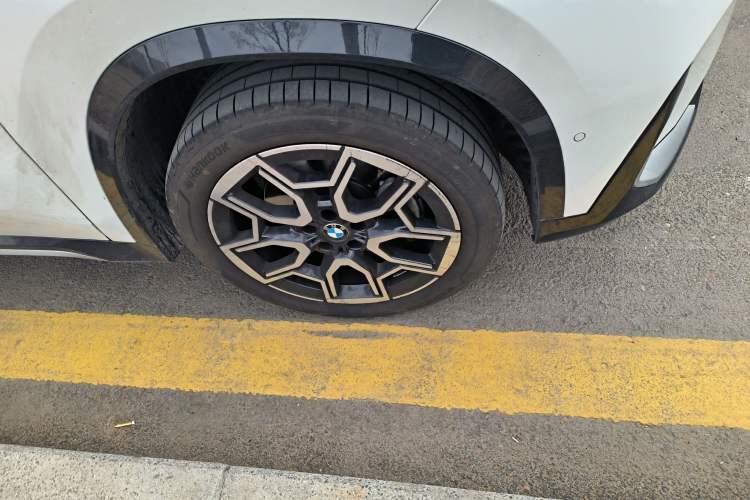 Used BMW X1 2023 sDrive25Li X Design Package Right Front Wheel Hub