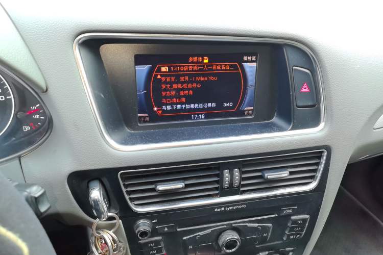 Used Audi Q5 2012 2.0TFSI Technology Model Audio And AC Panel