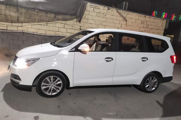 Used Baojun 730 2016 Revised 1.5L Manual Standard Version 7 Seats China V Emission Standard