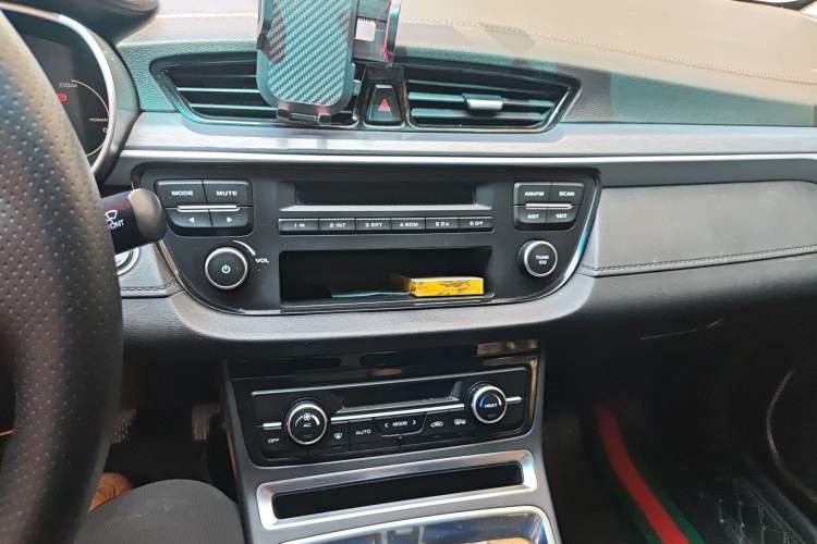 Used Geely Auto Emgrand New Energy 2018 EV450 Ambition Model Audio And AC Panel