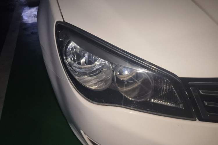 Used Roewe 350 2015 1.5L Manual Luxury Sunroof Edition Right Front Headlight