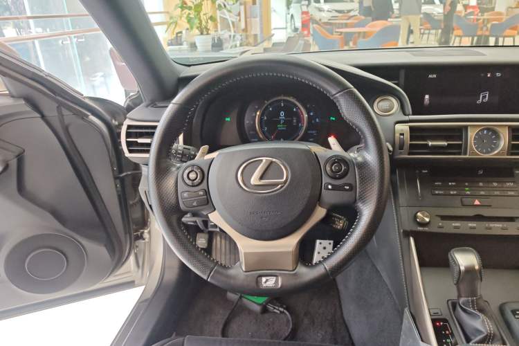 Used Lexus IS 2015 200t F SPORT
