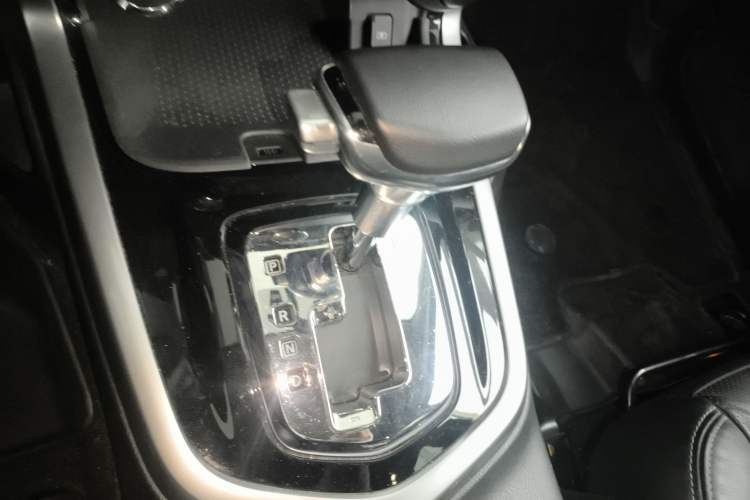 Used Nissan Terra 2018 2.5L Automatic 4x4 Luxury Edition