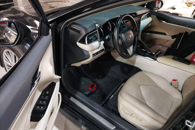 Used Toyota Camry 2018 Dual-Engine 2.5 HG Luxury Edition Driver Seat