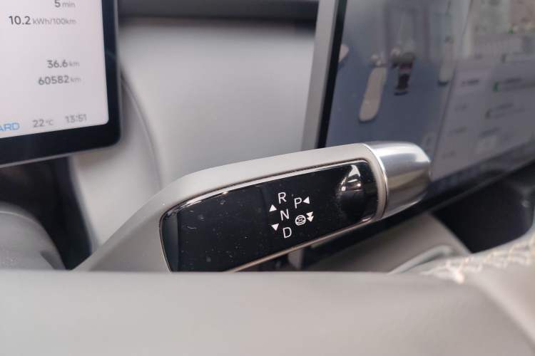 Used XPeng P7+ 2024 Long-Range Max Gear Lever