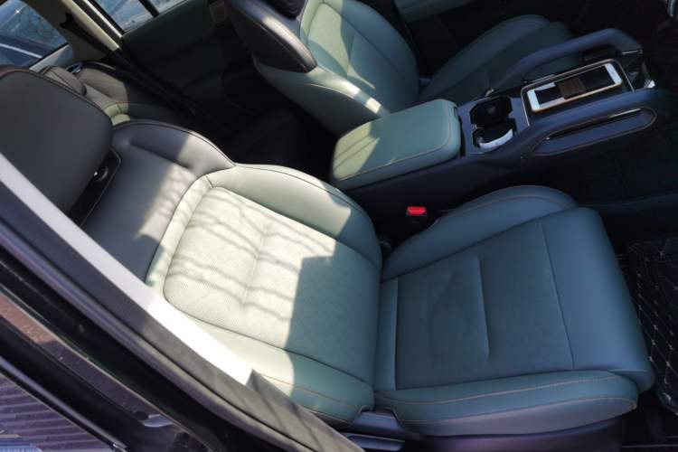 Used iCAR 03 2024 401km Two-Wheel Drive Standard Advanced Version Right Front Seat