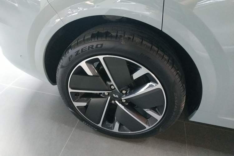 Used Li Auto L6 2025 Pro Smart Refresh Edition Right Rear Wheel Hub