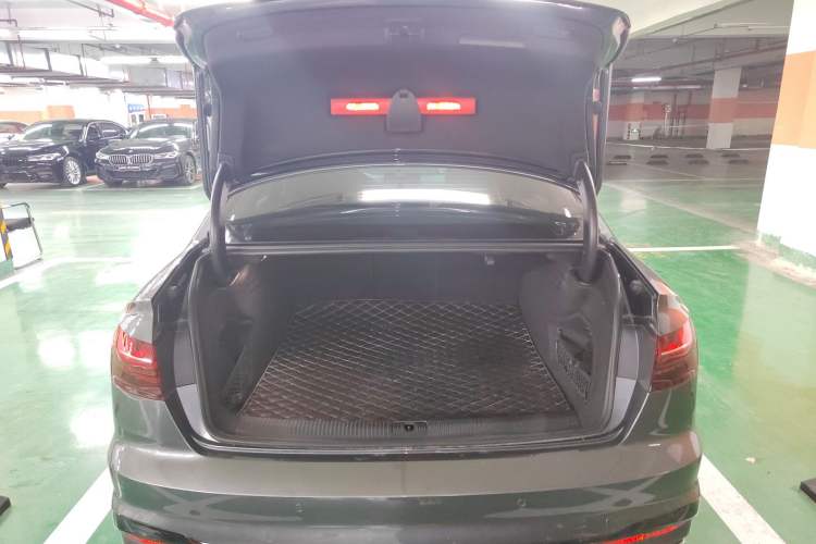 Used Audi A4L 2022 40 TFSI Luxury Dynamic Model
