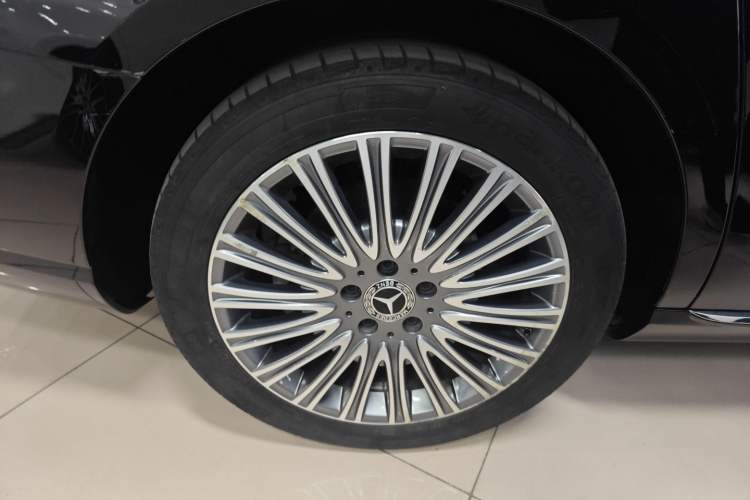 Used Mercedes-Benz E-Class 2022 Second Facelift E 300 L Luxury Edition
