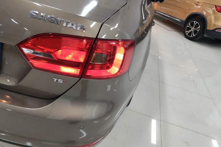 Used Volkswagen Sagitar 2014 Revised Version 1.4TSI Automatic Luxury Edition Right Rear Taillight