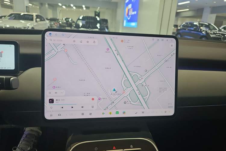 Used Nio ET5T 2025 75 kWh Touring Audio And AC Panel