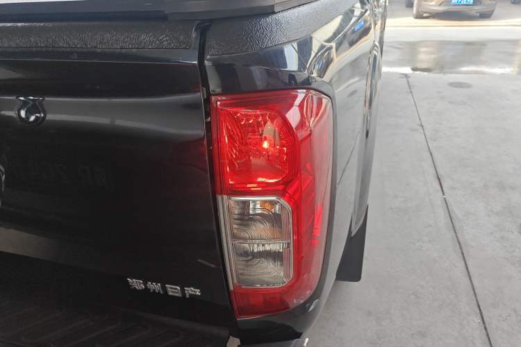 Used Nissan Navara 2017 2.5L Automatic 2WD Luxury Edition QR25