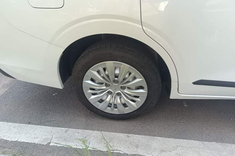 Used Wuling Jiachen 2022 1.5L Manual Enjoyment Elite Model
