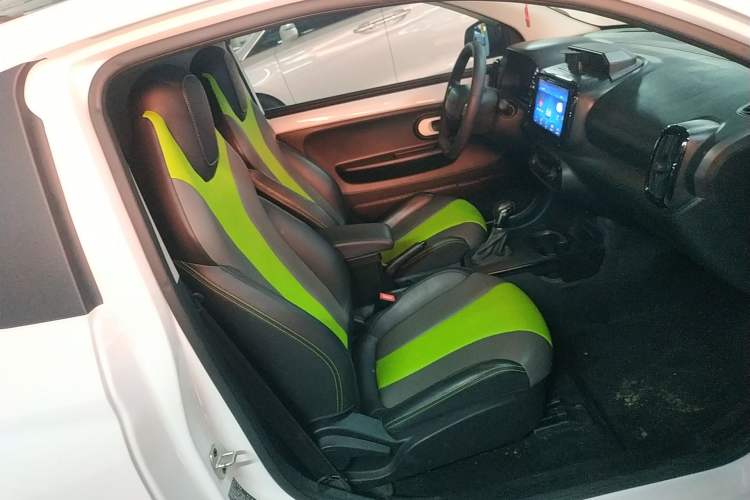 Used Roewe Clever 2021 302 km New Four-Seater Super-Efficient Version
