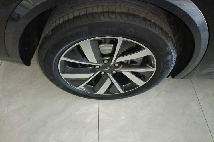 Used Li Auto L8 2023 Pro Model
