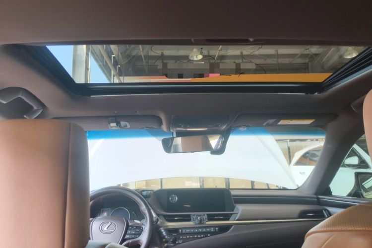 Used Lexus ES 2018 300h Premier Edition China VI Standard