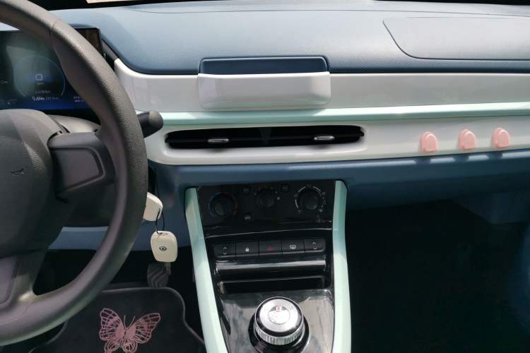 Used Dongfeng NAMMI BOX 2022 Chasing Wind Edition 331 km Standard Model Audio And AC Panel