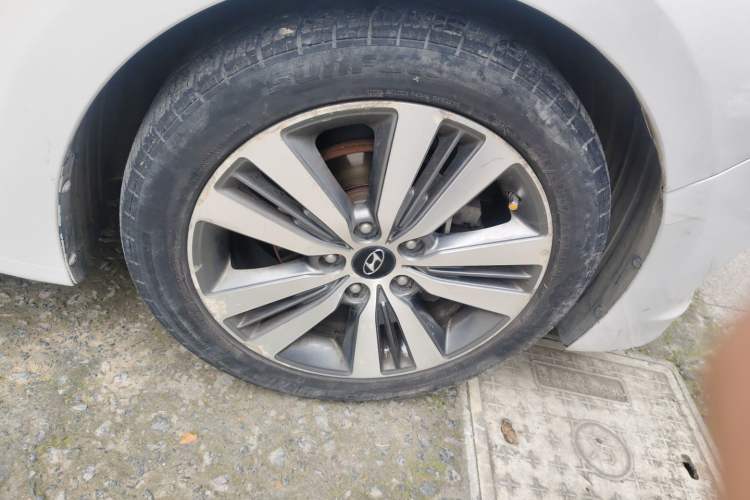 Used Hyundai Mistra 2016 1.8L Automatic Smart GLS Right Front Wheel Hub