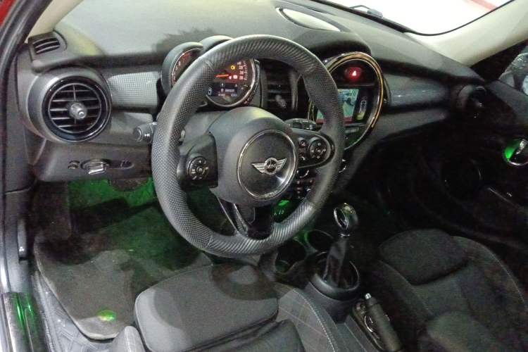 Used MINI 2016 1.5T COOPER Pioneer Edition Five-Door Model
