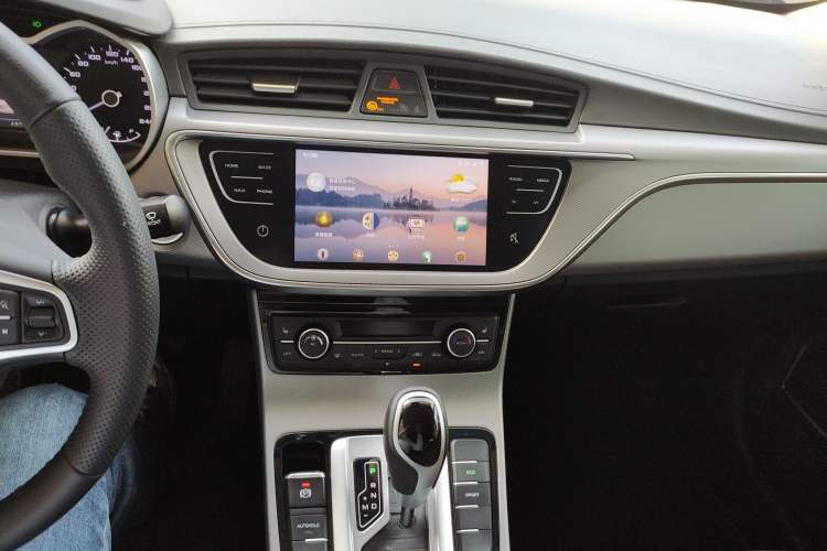 Used Geely Auto Emgrand GL 2018 1.4T DCT Prestige Smart Connectivity Version Audio And AC Panel