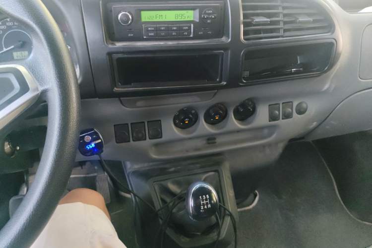 Used JMC Transit 2019 2.8T Commercial Version Long Wheelbase Mid-Roof 6-Seater Rear Single Tire China VI Emission Standard – JX493