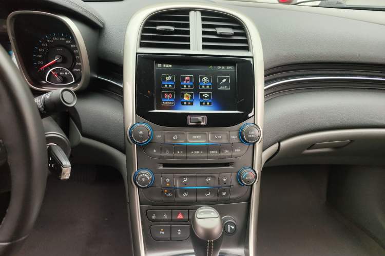 Used Chevrolet Malibu 2014 2.0L Automatic Luxury Edition Audio And AC Panel