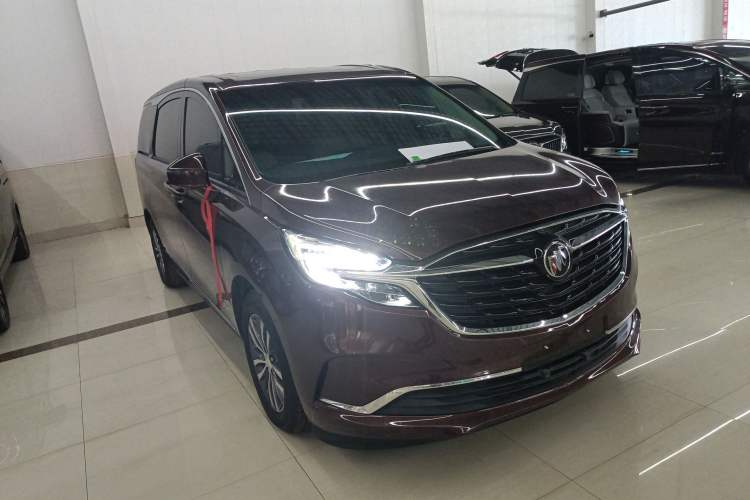 Used Buick GL8 2022 ES Landtrek 653T Luxury Edition Front Right 45 Deg