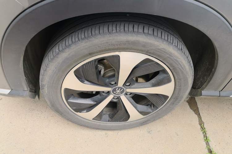 Used BYD Song PLUS New Energy 2021 DM-i 110KM Flagship PLUS Left Front Wheel Hub