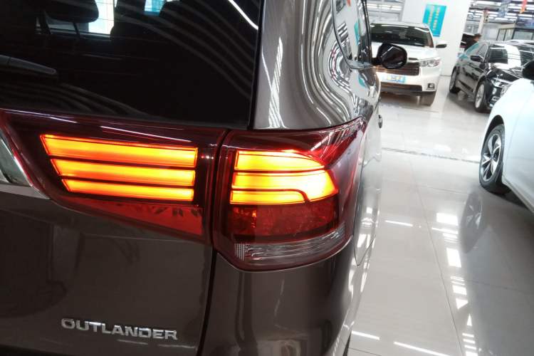 Used Mitsubishi Outlander 2021 Revised Version 2.0L Two-Wheel Drive Enjoyment Edition 5 Seats
