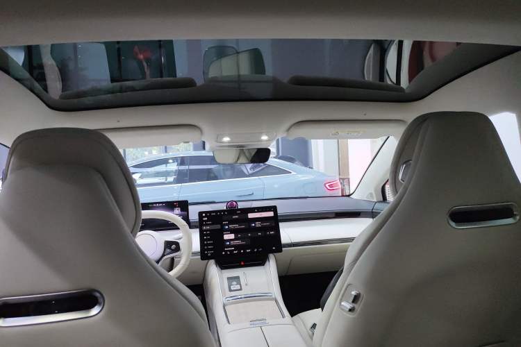 Used Hima Luxeed S7 2025 785 km Ultra