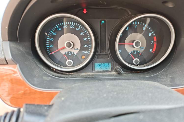 Used Buick Excelle 2011 1.6 LE-AT Odometer Close Up