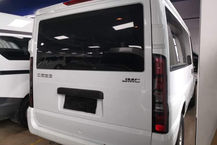 Used JMC Fushun 2022 2.0T Manual Multi-Function Passenger Vehicle Short Wheelbase Low Roof 6-Seater