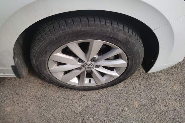 Used Volkswagen Bora 2019 1.5L Automatic Comfort Model Right Front Wheel Hub