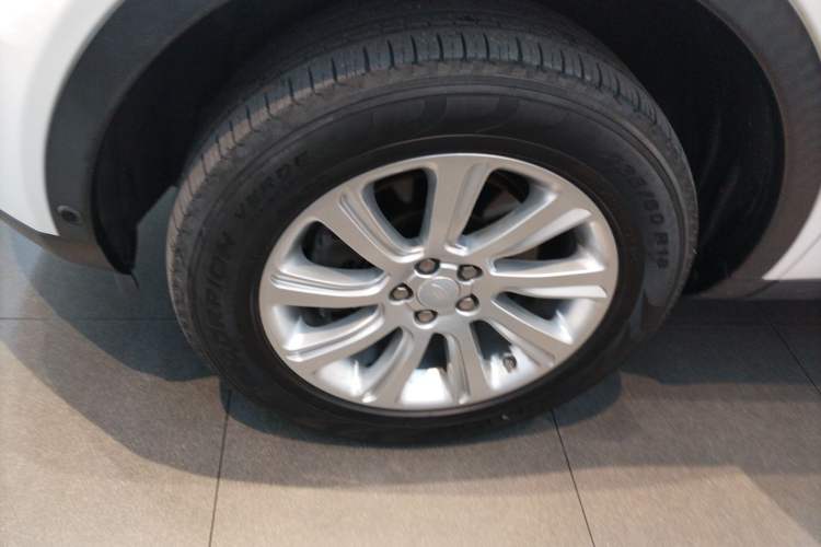 Used Land Rover Discovery Sport 2019 240 PS SE Version China VI Standard Left Front Wheel Hub