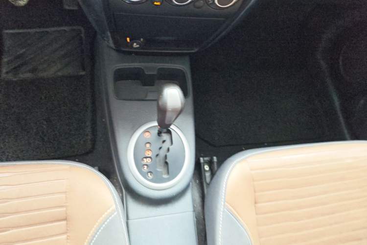 Used Suzuki SX4 2013 1.6L Automatic CoolRide Model Gear Lever