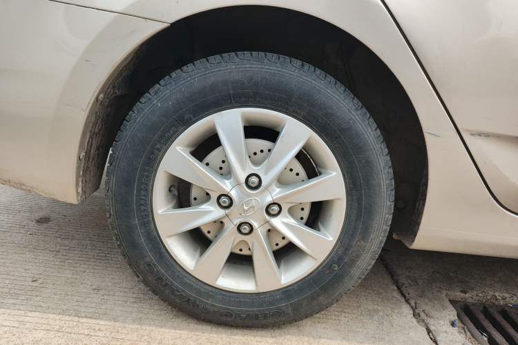 Used Hyundai Verna (older generation) 2014 1.4L Manual Smart GLS Trim
