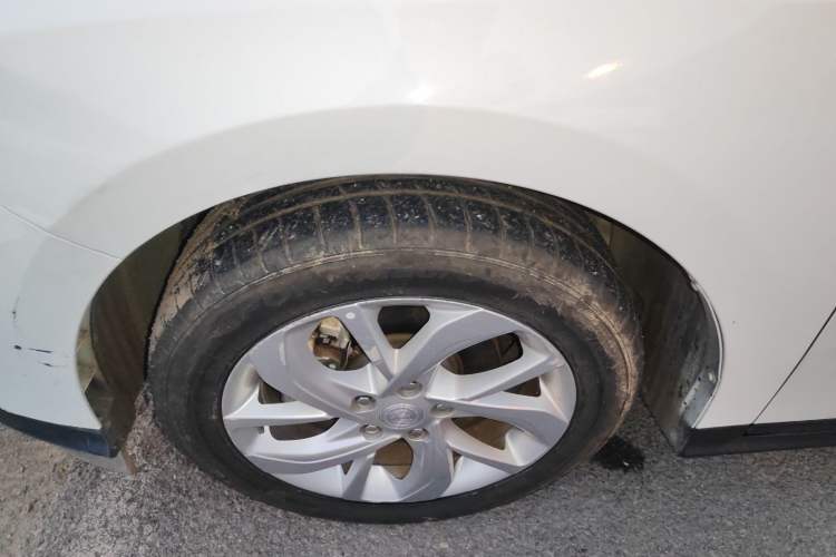 Used Buick Velite 6 2023 Revised Version 430 km Range – Commuter Edition Left Front Wheel Hub