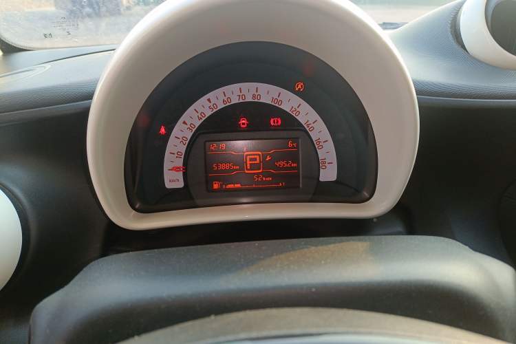 Used smart fortwo 2015 1.0L 52 kW hardtop Dynamic version