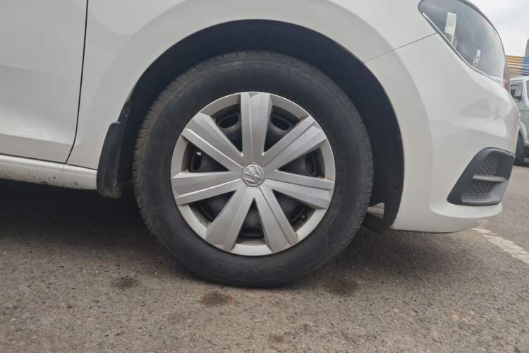 Used Volkswagen Santana 2016 1.6L Manual Fashion Edition Right Front Wheel Hub