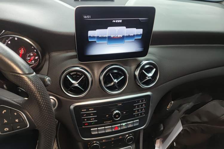 Used Mercedes-Benz GLA 2018 GLA 200 Sport Edition Audio And AC Panel