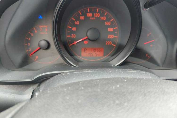 Used Honda Fit 2014 1.5L LX CVT Comfort Model Odometer Close Up