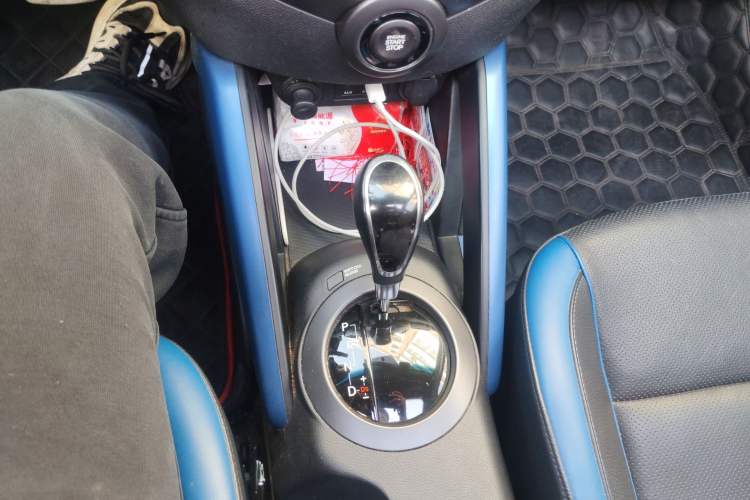 Used Hyundai Veloster 2012 1.6T Automatic Luxury Edition Gear Lever