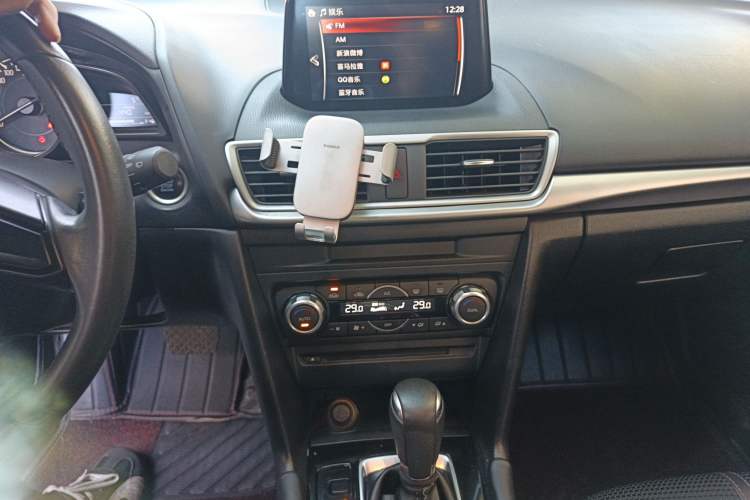 Used Mazda 3 Axela 2017 Hatchback 2.0L Automatic Luxury Model China VI Standard