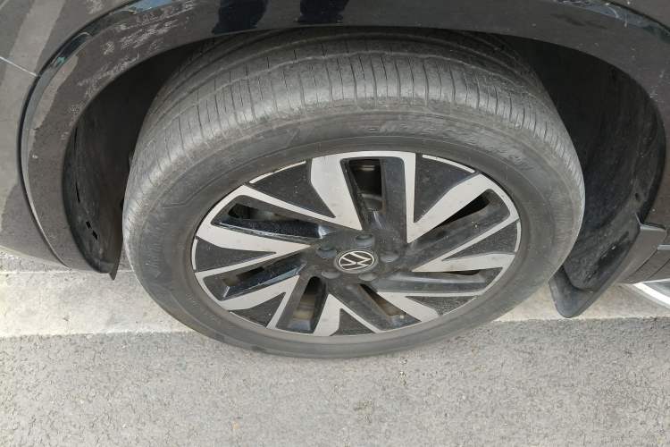 Used Volkswagen Tayron 2024 330TSI Two-Wheel Drive R-Line High-Energy Version Left Front Wheel Hub