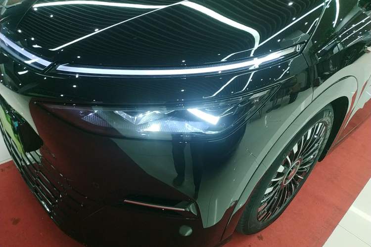 Used XPeng X9 2025 740 Ultra-Long Range Max
